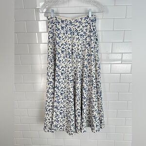 Reformation Blue Floral Print Skirt with Lining and pockets. Size 4